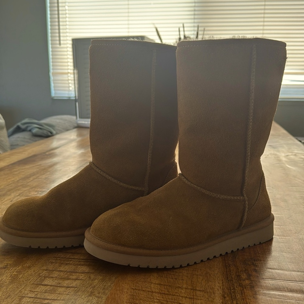 High calf boots, Sherpa lined, size 8.